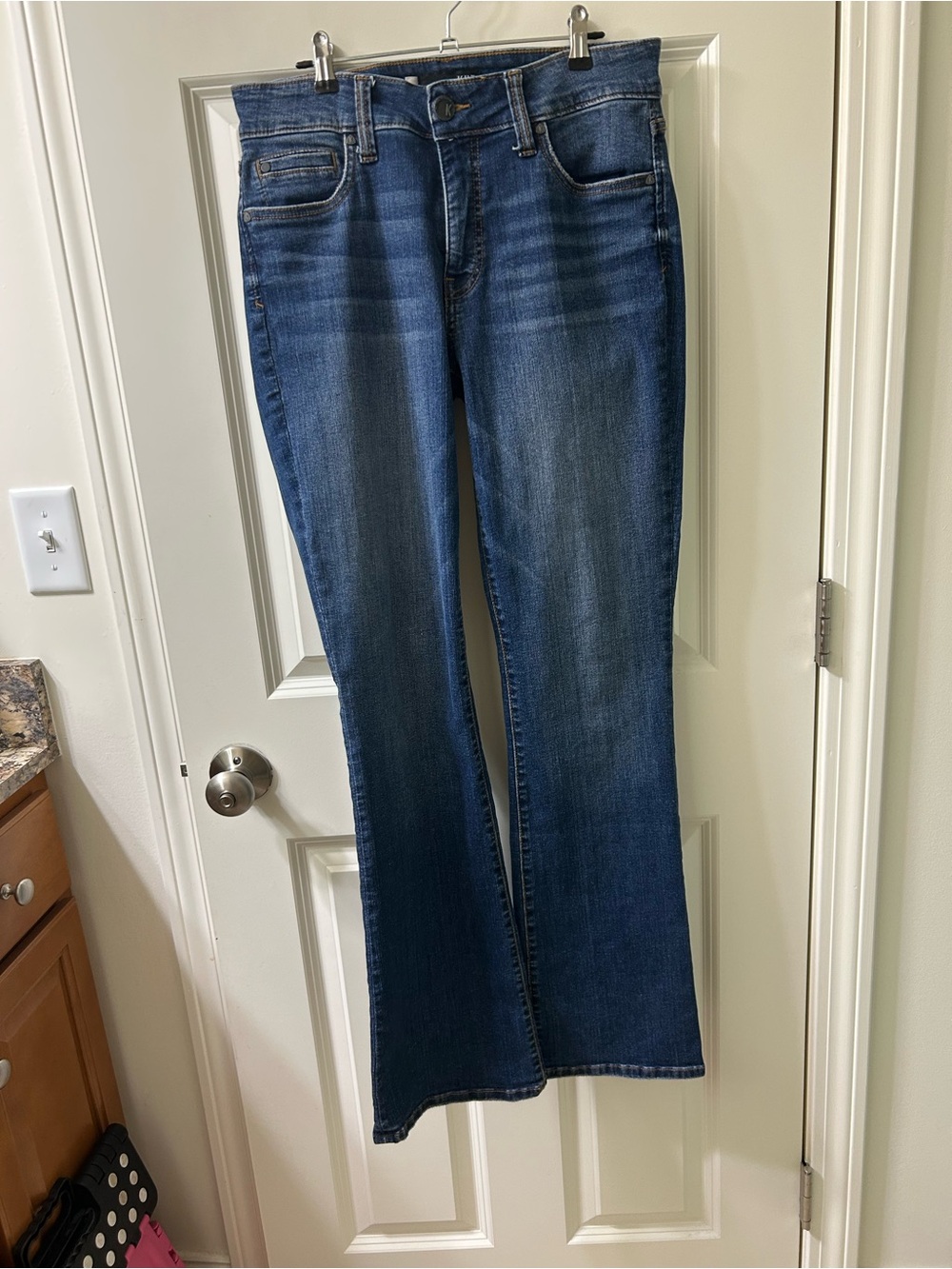 Kut from the Kloth Women's Medium Dark Blue Flare Jeans Size 6 waist 16 - Picture 4 of 8